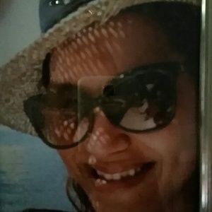 Meet your Posher, Flora